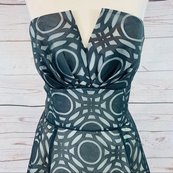 Nicole By Nicole Miller Geometric Black Wedding Gown, Size 10 Formal - Picture 4 of 8